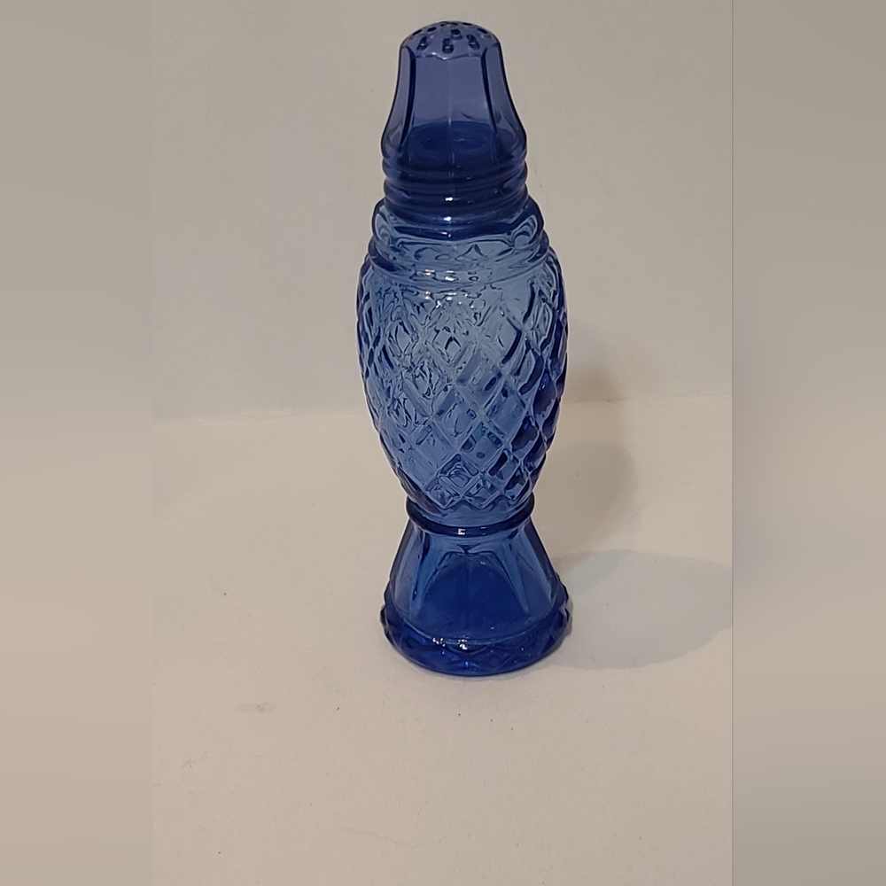 Avon Blue Salt Pepper Shaker single